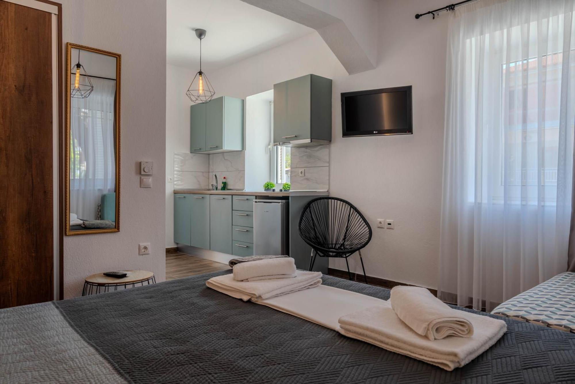 Aigli Luxury Studios Неа-Рода Экстерьер фото